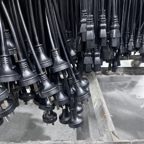 澳标（AU）3插脚 SAA认证插头转 IEC C13 电源线 10A 250V 澳大利亚电脑电源线（末端剥皮镀锡处理）厂家直供